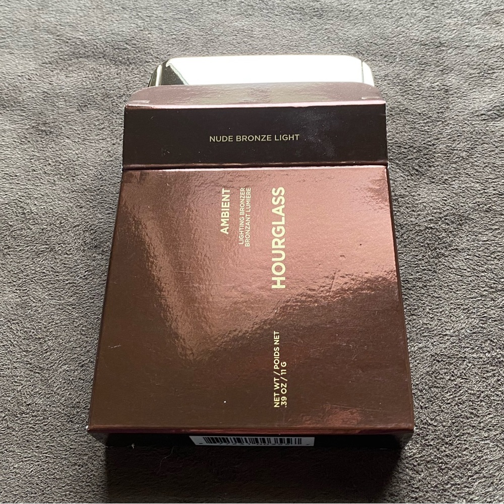 Hourglass Ambient Lighting Bronzer in Nude Bronze Light